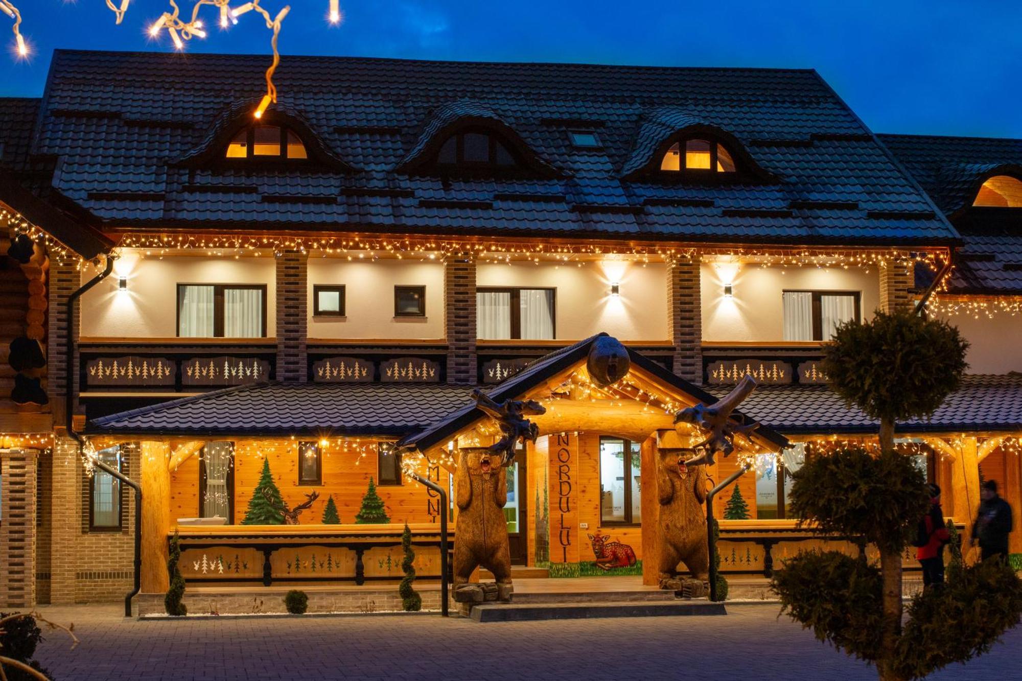 Hotel Domeniul Nordului Bucovlna à Vama  Extérieur photo